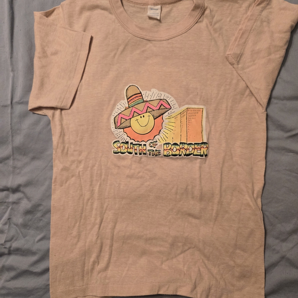 Vintage 1970's souvenir shirt - South of the Border. Medium
